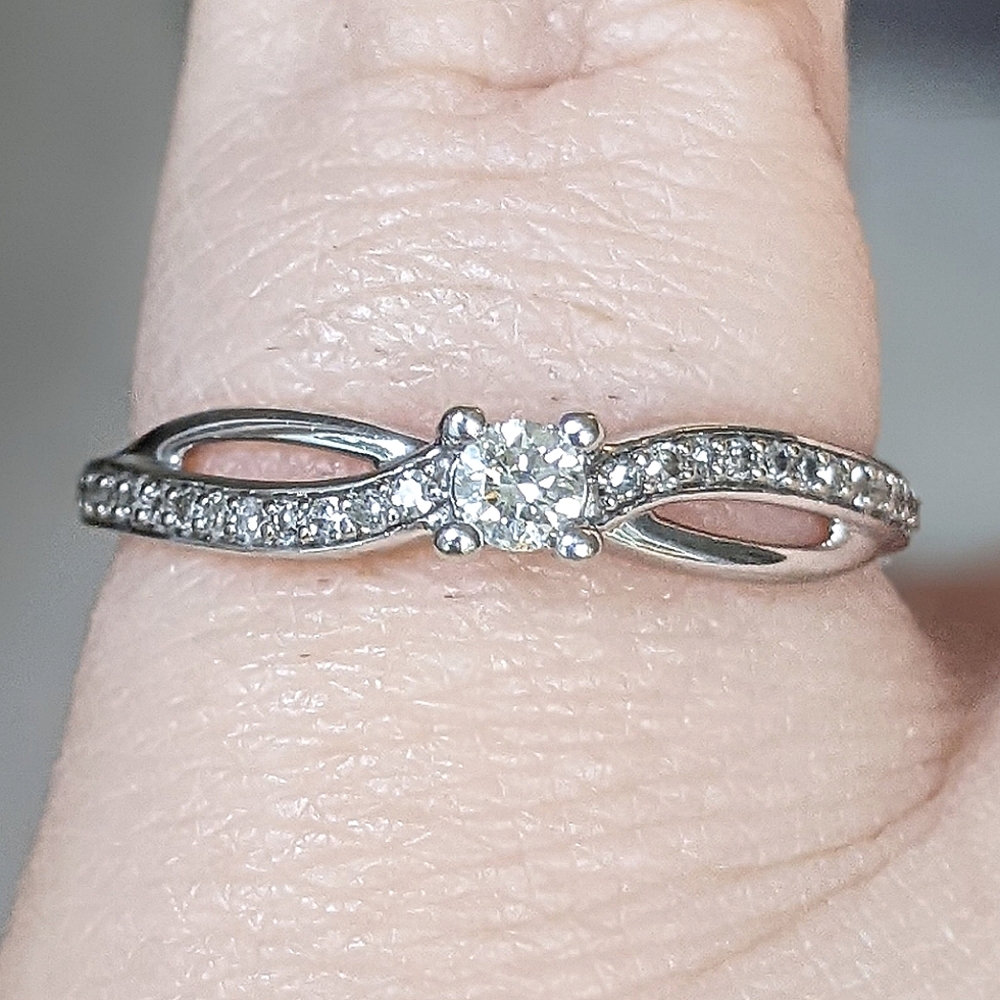 10K white gold diamond ring